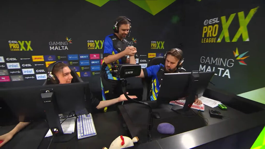 jL Counter-Strike crosshair, viewmodel, and graphics settings