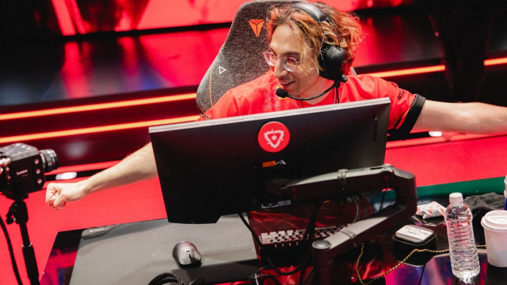 johnqt VALORANT crosshair and settings