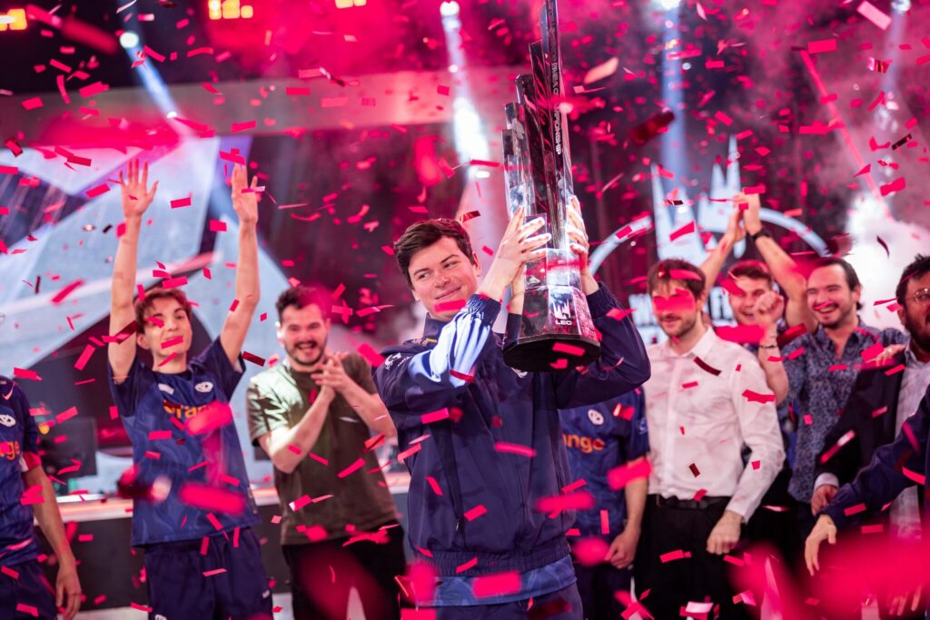 It’s a photo of the League of Legends esports player Targamas. As part of the team Karmine Corp, he won the event LEC Winter 2025. In the image, Targamas holds the tournament trophy.