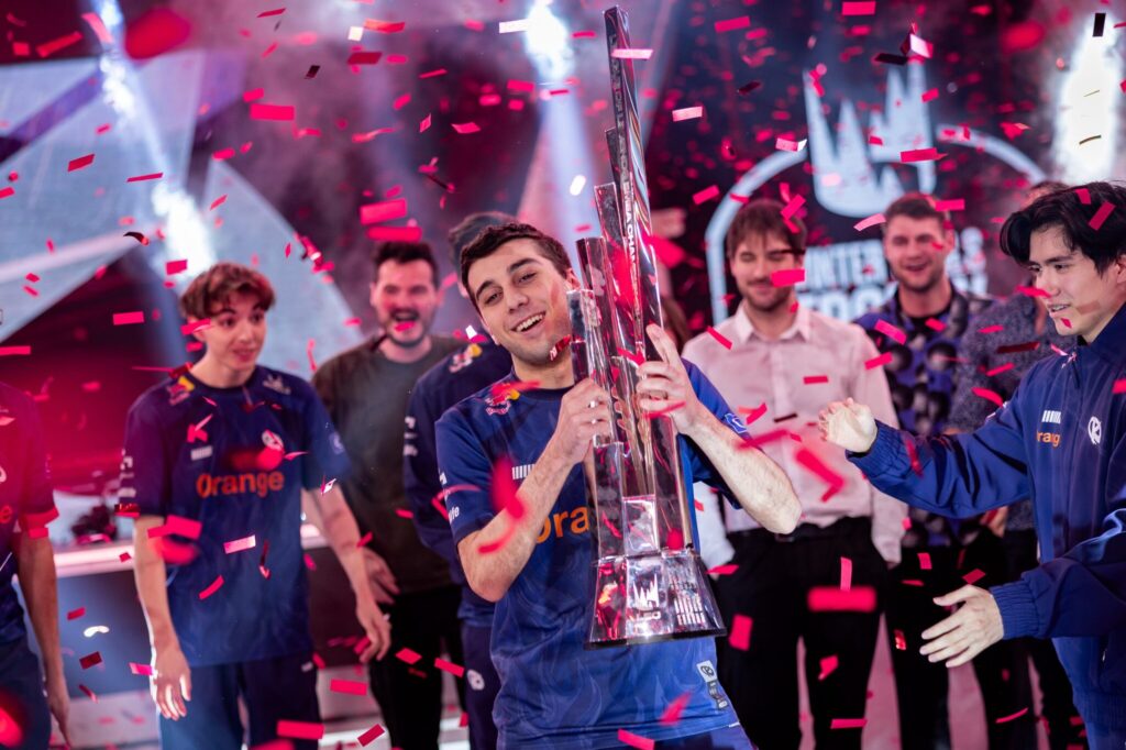 It’s a photo of the League of Legends esports player Vladi. As part of the team Karmine Corp, he won the event LEC Winter 2025. In the image, Vladi holds the tournament trophy.