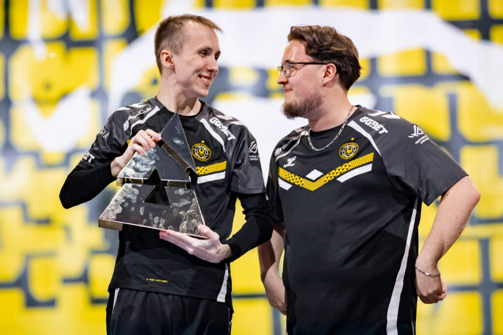 Ropz and ZywOo celebrate with the BLAST Lisbon trophy.