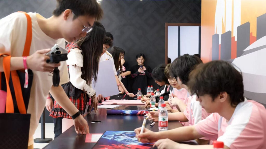 Once Again players interacting with fans and supporters at the OWCS Hangzhou Major