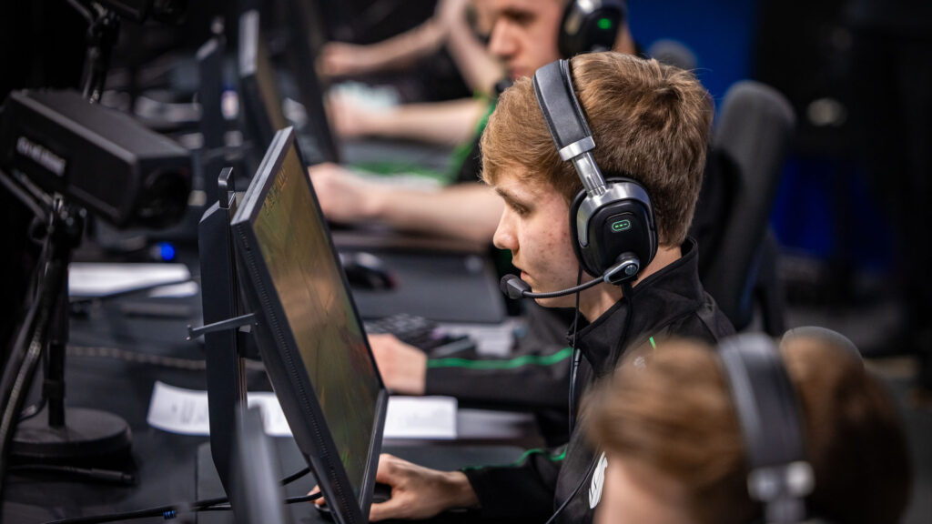 Falcons send MOUZ packing in IEM Melbourne semi-final beatdown