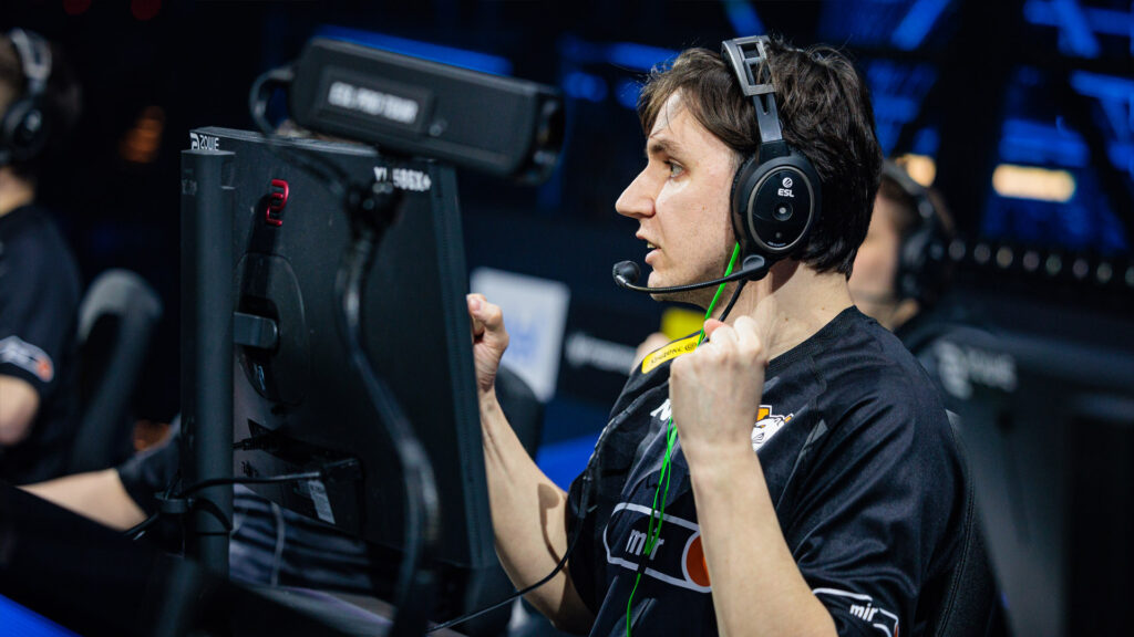 Mir celebrates after a won round for VP at IEM Katowice.