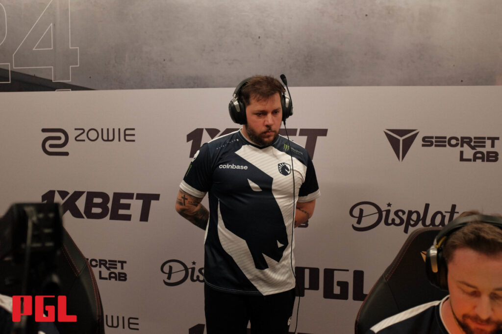 Zews stands as Liquid coach behind his team at a PGL CS2 event.