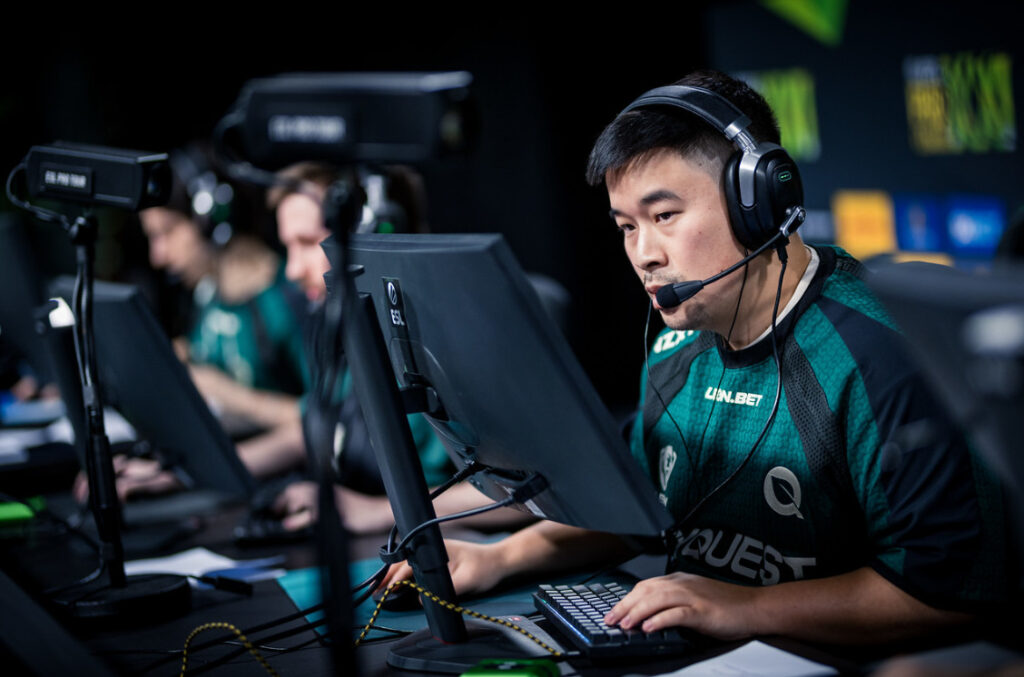 Dexter sits at his PC playing CS2 for FlyQuest at an ESL tournament.