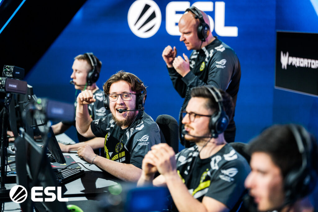 Vitality cheer after a won round at IEM Melbourne.