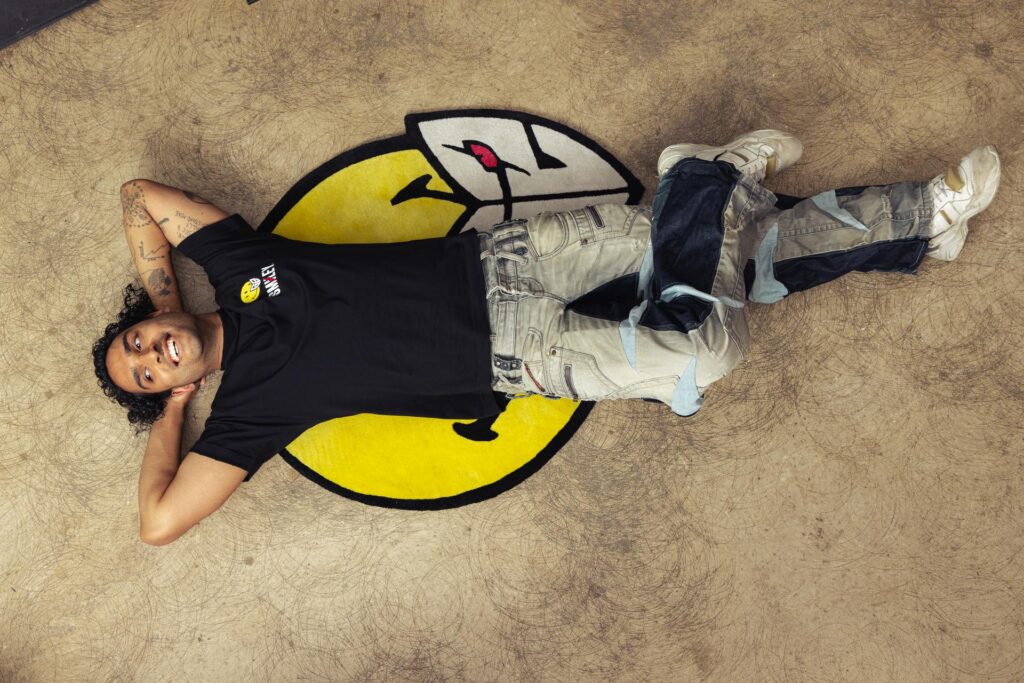 G2 x Smiley tufted rug (Image via G2 Esports, Smiley)