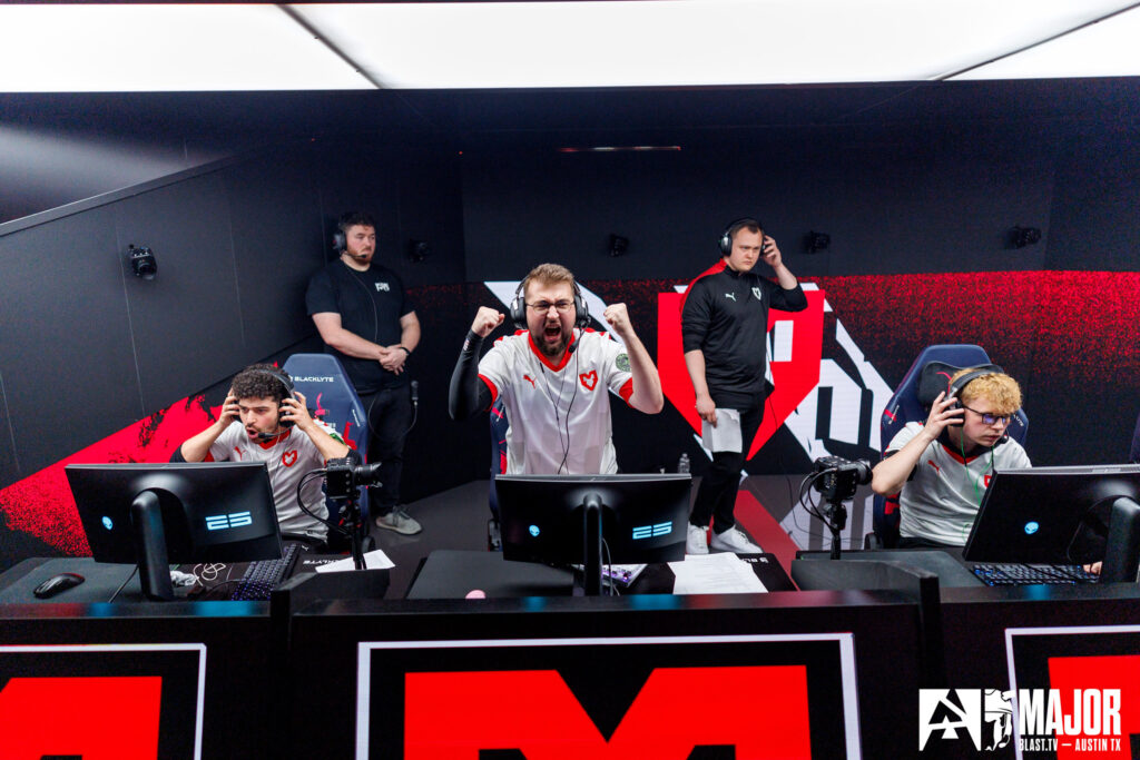 It’s a photo of the CS2 team MOUZ at the esports event BLAST Austin Major 2025.