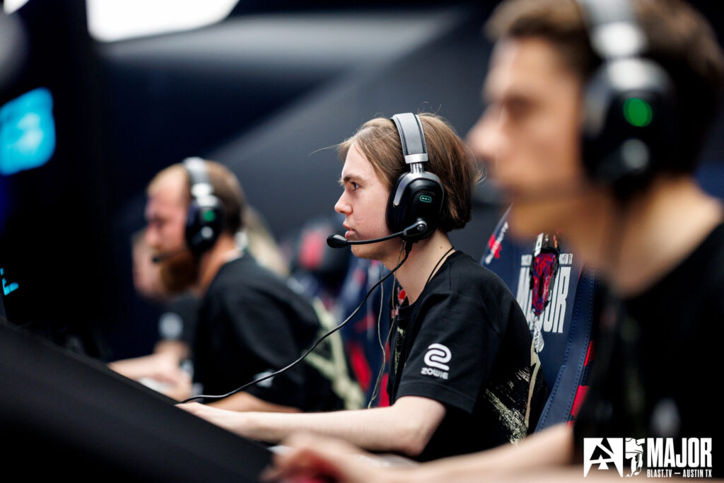 It’s a photo of the CS2 Team Spirit at the esports event BLAST Austin Major 2025.