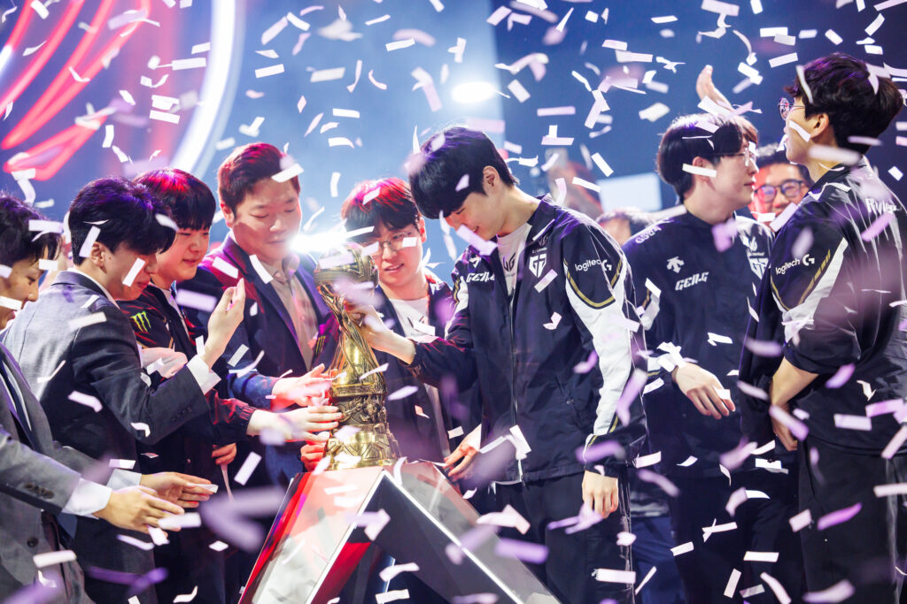 It’s a photo from the LoL esports event MSI 2025: the team Gen.G won the tournament and hold the trophy on the stage.