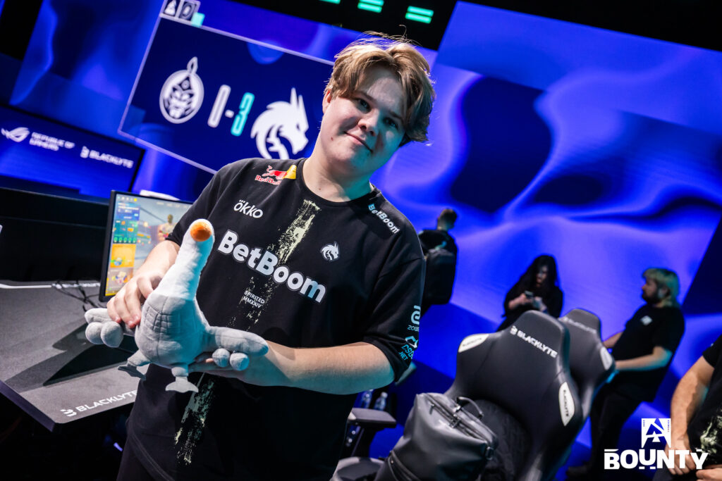 It’s a photo of the CS2 esports player zweih from Team Spirit at the tournament BLAST Bounty Fall 2025.