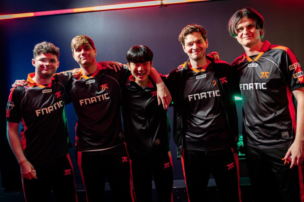 Fnatic at the LEC Summer 2025 after their 2-0 weekend (Photo via Michal Konkol | Riot Games)