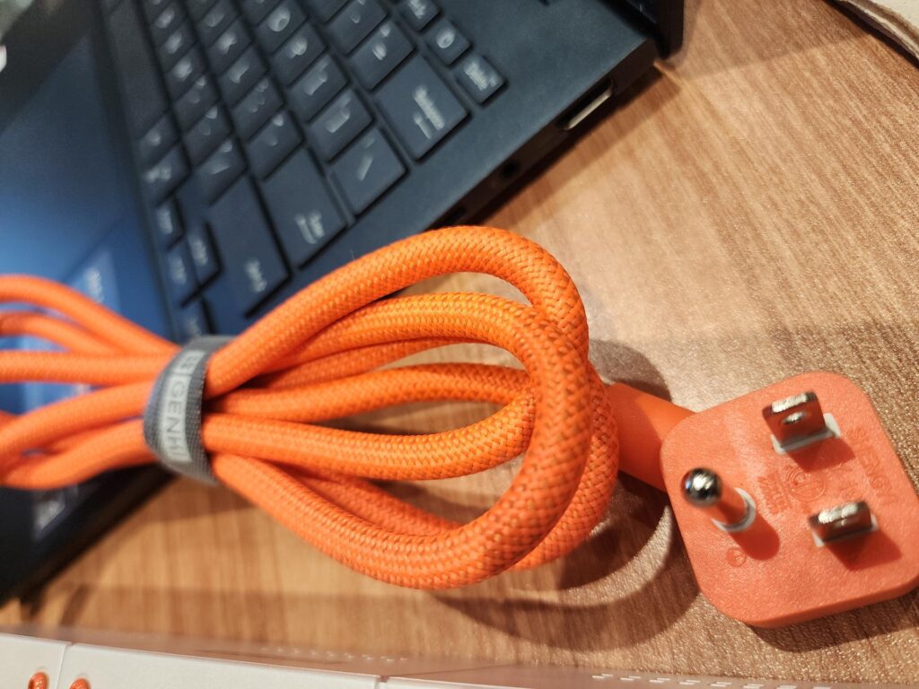 The orange power cable (Photo via esports.gg)