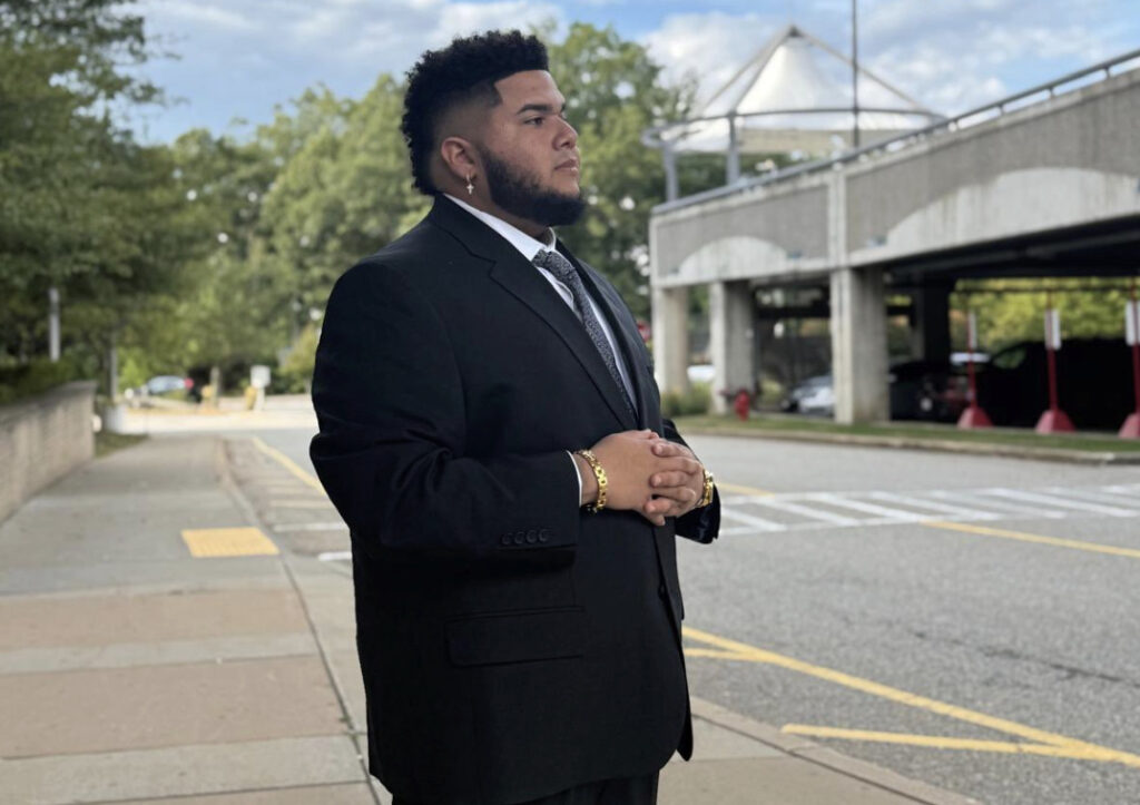 MenaRD awaiting to receive his Culture Award