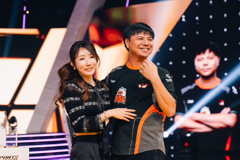The photo features Xiaohai and his wife at the Street Fighter 6 Esports World Cup.
