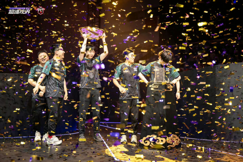 Tidebound got the 3-2 victory over Tundra, and become the second Clavision Masters Champions on the 2025 edition. The picture shows them lifting the trophy in the shape of a golden cloud.