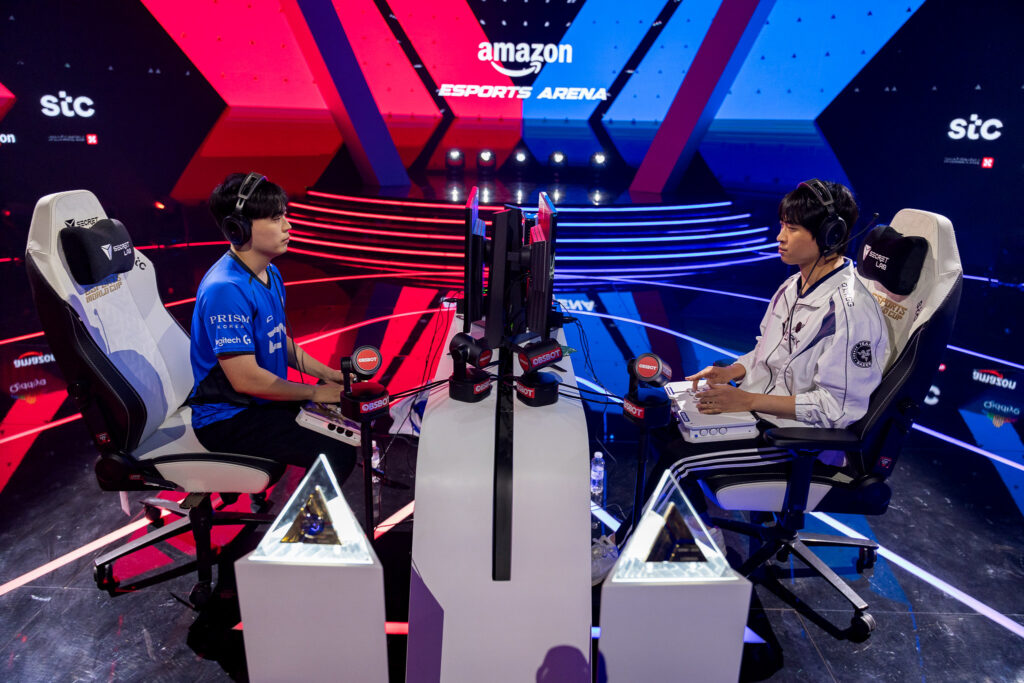 It’s a photo from the grand final of the TEKKEN 8 Esports World Cup 2025: two participants, ULSAN and LowHigh, play the match.