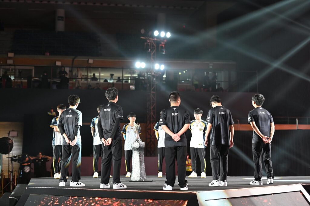 CFO and TSW at the LCP grand final stage (Photo via LoL Pacific EN)