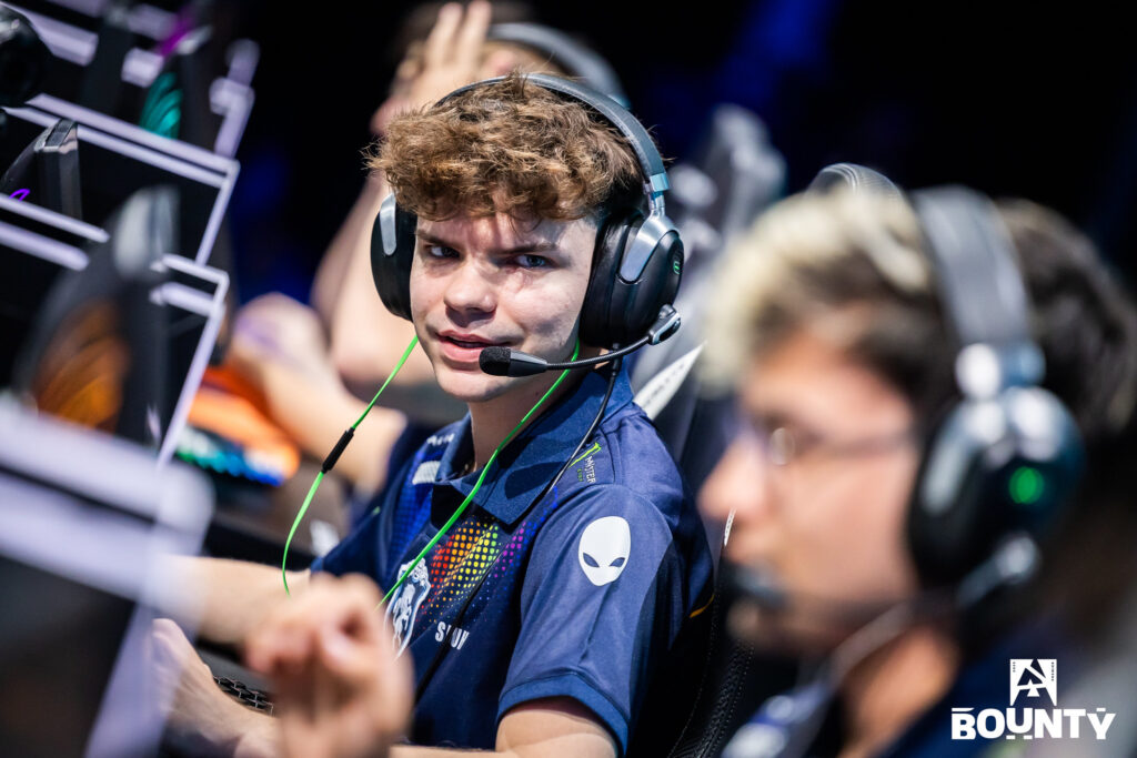 It’s a photo of CS2 pro players from Team Liquid at the tournament BLAST Bounty Fall 2025.