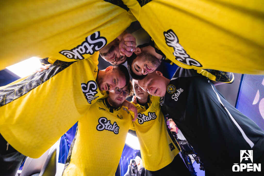 It’s a photo of CS2 pro players from Team Vitality at the Counter-Strike 2 esports tournament BLAST Open Fall 2025 in London.