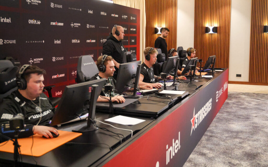 It’s a photo of the CS2 esports team 9INE at the tournament StarLadder StarSeries Fall 2025.