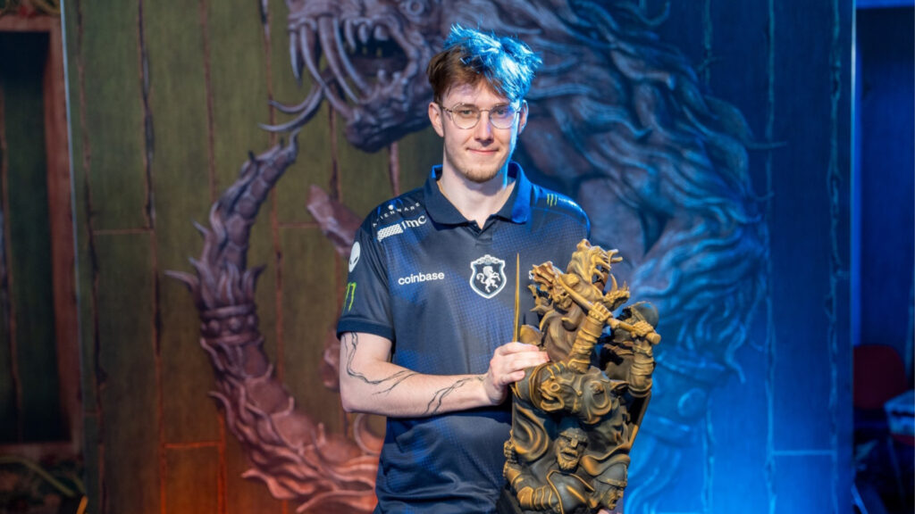 Team Liquid bench SaberLight in post-TI shuffle