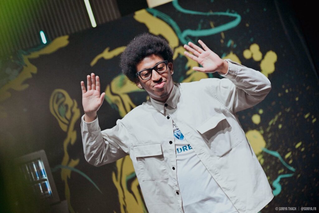 It's a photo of the fighting games players WADE, known for his success in DBFZ and 2XKO.