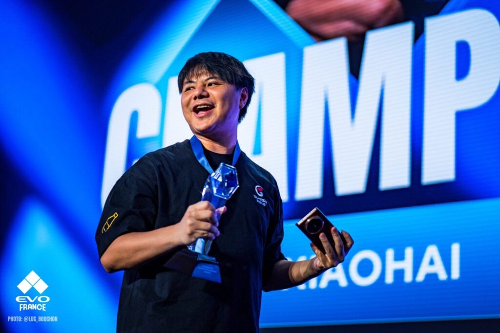 It's a photo of Xiaohai, the FATAL FURY Champion at Evo France 2025.