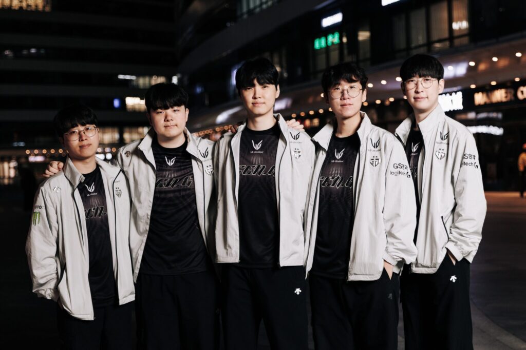 It's a photo of the League of Legends team Gen.G Esports during the World Championship 2025, LoL Worlds 2025.