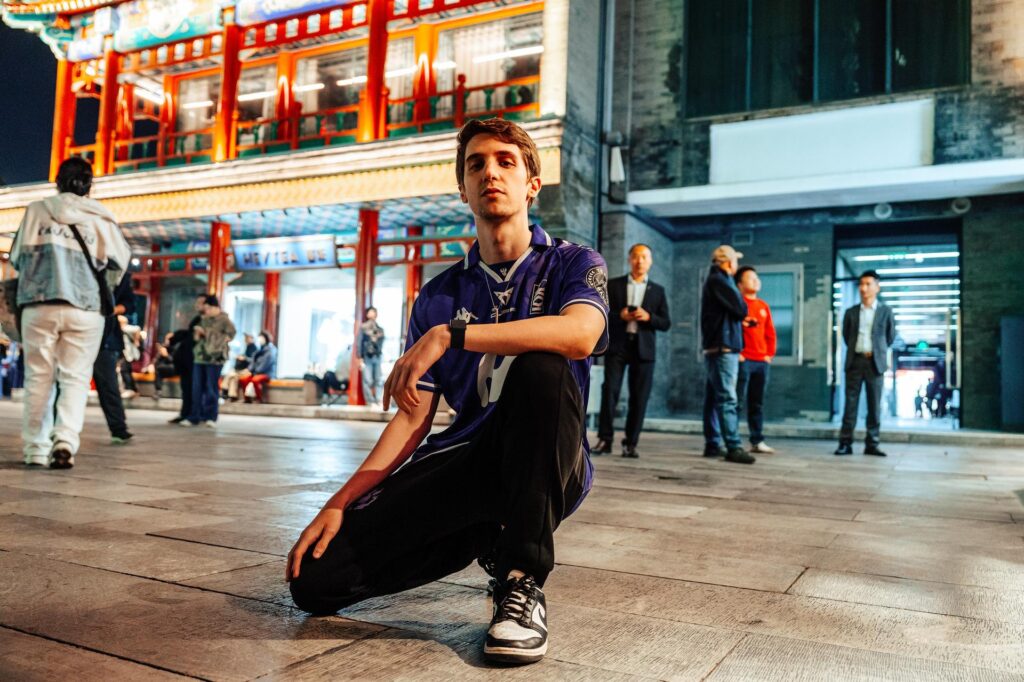 MKOI Supa at Worlds 2025 (Photo via Riot Games | Aiksoon Lee)