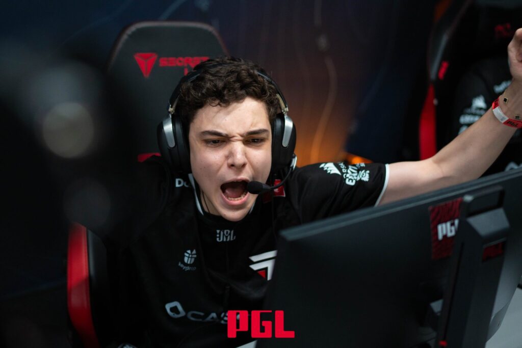 It's a photo of the CS2 esports player snow from the team paiN at the tournament PGL Masters Bucharest 2025.