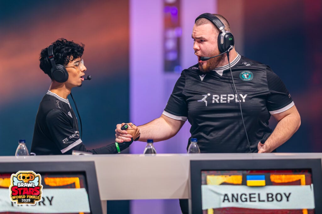 The image features a photo of the Brawl Stars esports players from the team Reply Totem.