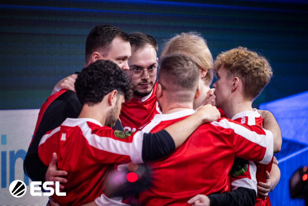 It’s a photo of the CS2 esports players from the team MOUZ at the Counter-Strike 2 tournament IEM Chengdu 2025.