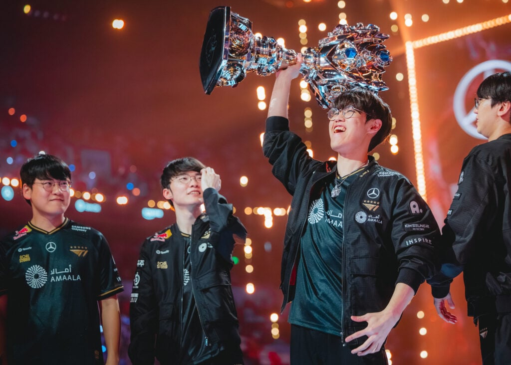 LoL T1 with the Worlds 2025 trophy on the stage - a photo