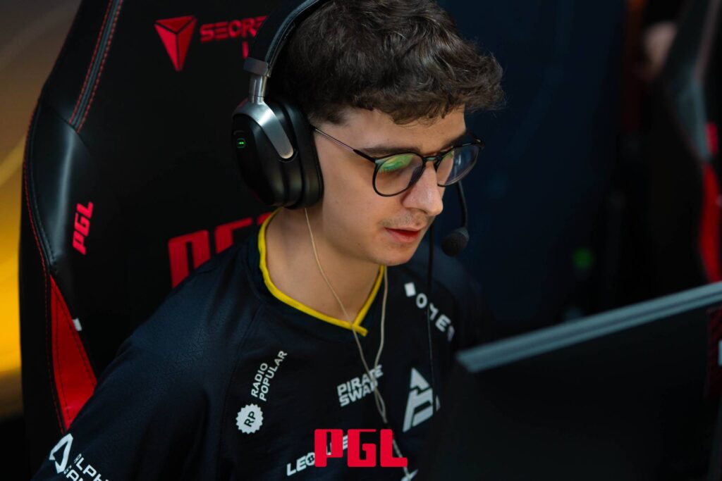 It’s a photo of CS2 esports players from the team SAW at the tournament PGL Masters Bucharest 2025.