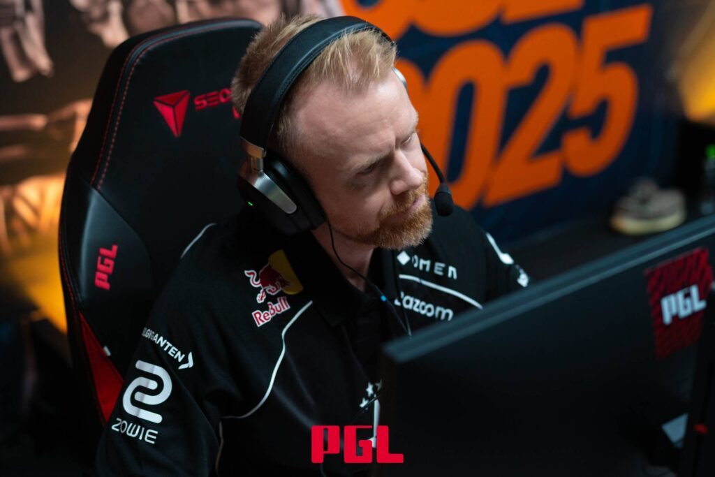 It’s a photo of the CS2 esports coach/player ruggah from the team Astralis at the tournament PGL Masters Bucharest 2025.