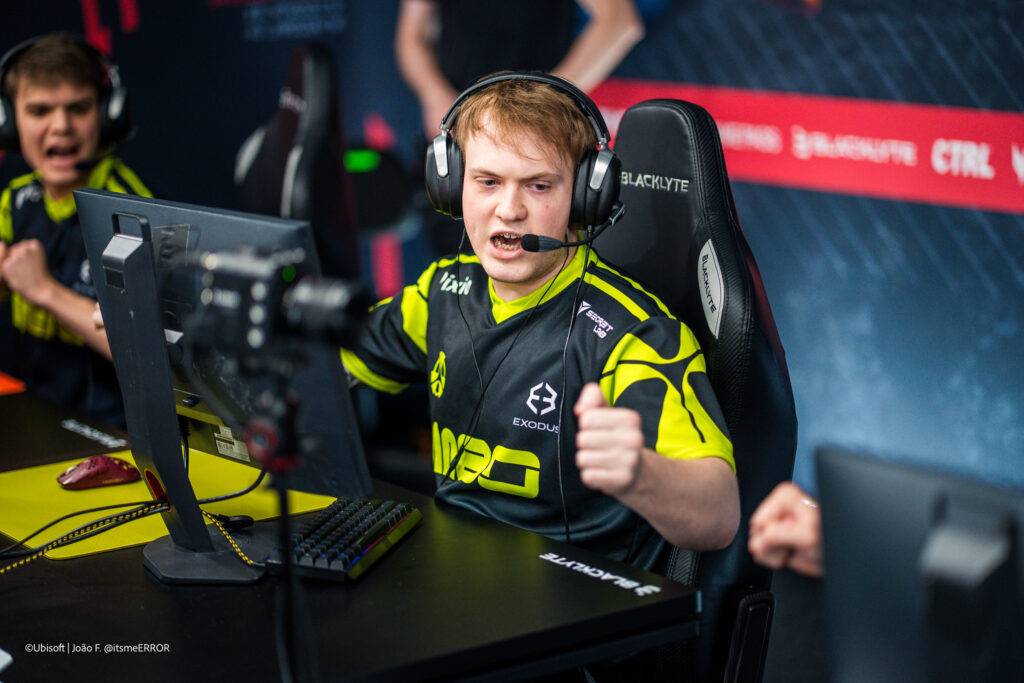 It’s a photo of the R6 esports players from the M80 during the tournament RE:L0:AD Rio de Janeiro 2025.