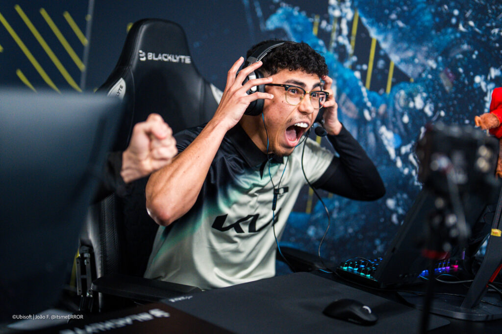 The photo features the Rainbow Six Siege X team Dplus KIA at the Major 2025 tournament in Munich.