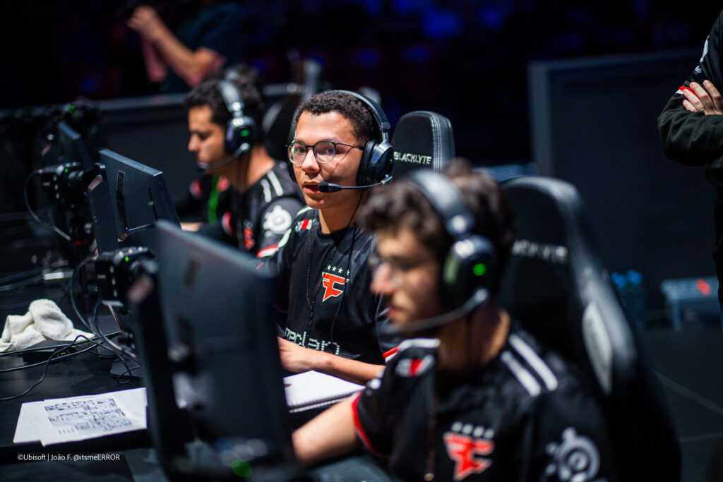 The photo features th Rainbow Six Siege X team FaZe Clan at the Major 2025 tournament in Munich.