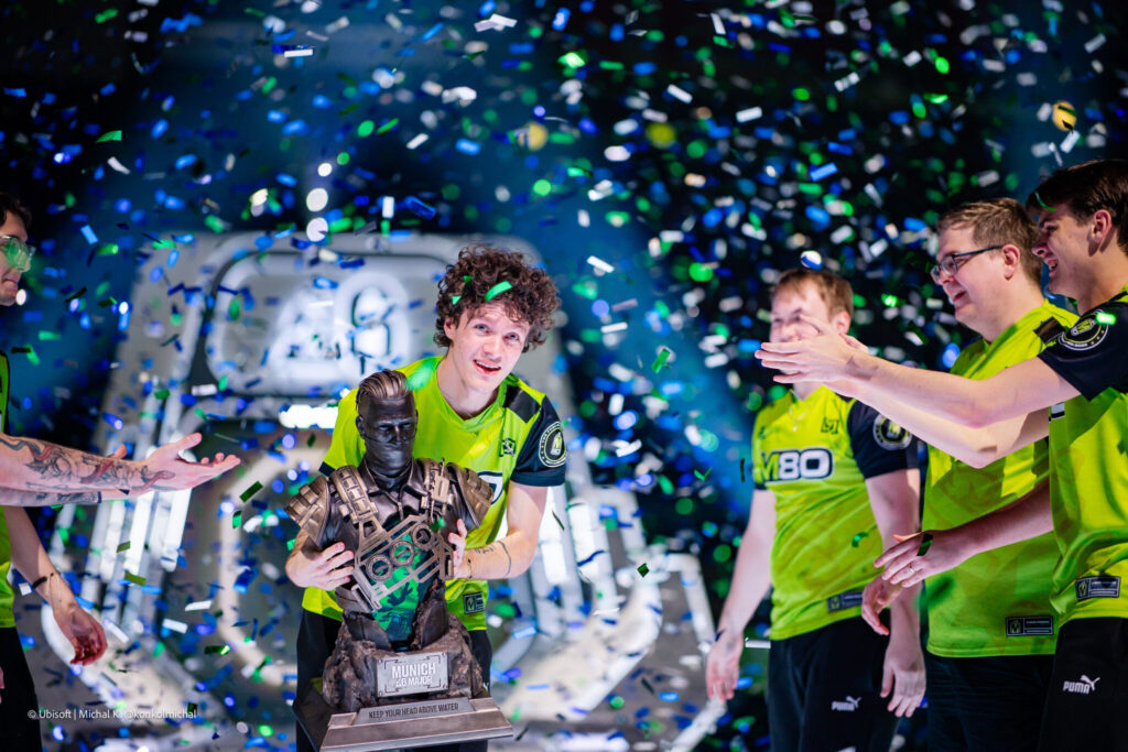 The photo features the Rainbow Six Siege X team M80 with the trophy of the Major 2025 tournament in Munich.