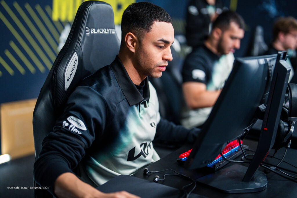 It's a photo of the Rainbow Six Siege X esports players from the team Dplus KIA during the tournament R6 Munich Major 2025.