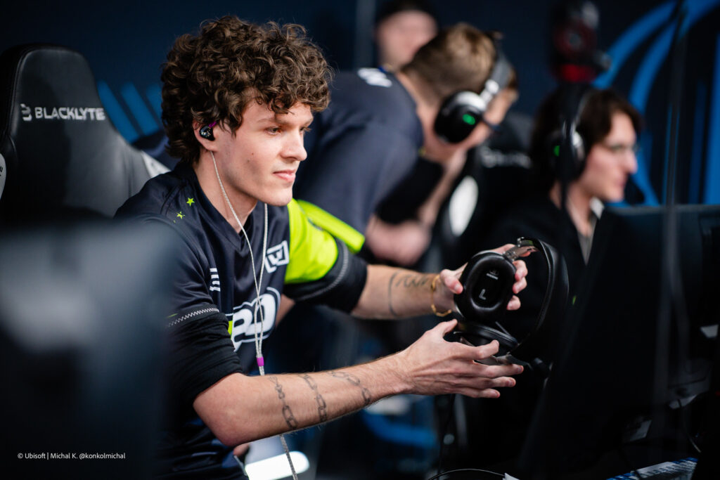 It's a photo of the Rainbow Six Siege X esports players from the team M80 during the tournament R6 Munich Major 2025.