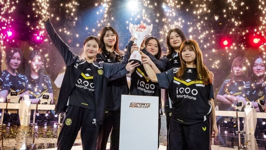 Team Vitality EWC 2025 Trophy Raising