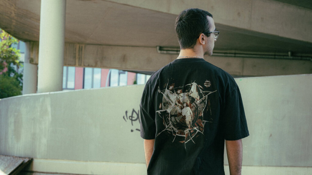 SkewMond wearing the G2 Esports x Solo Leveling collaboration merch