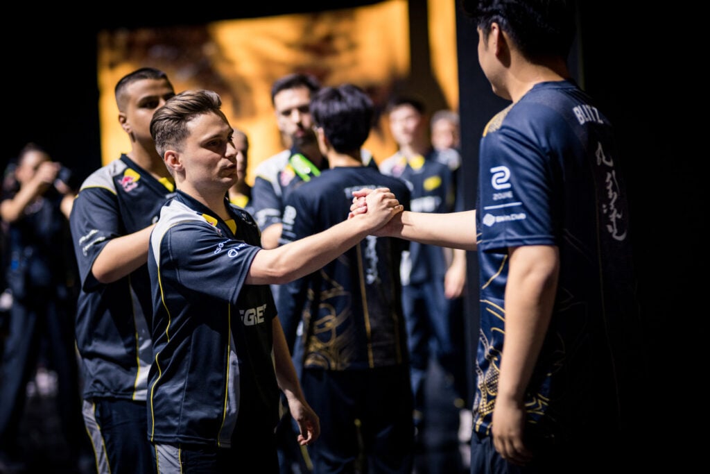 CS2 NAVI players greet The MongolZ after defeating them in the quarterfinal of IEM Cologne 2025 - a photo.