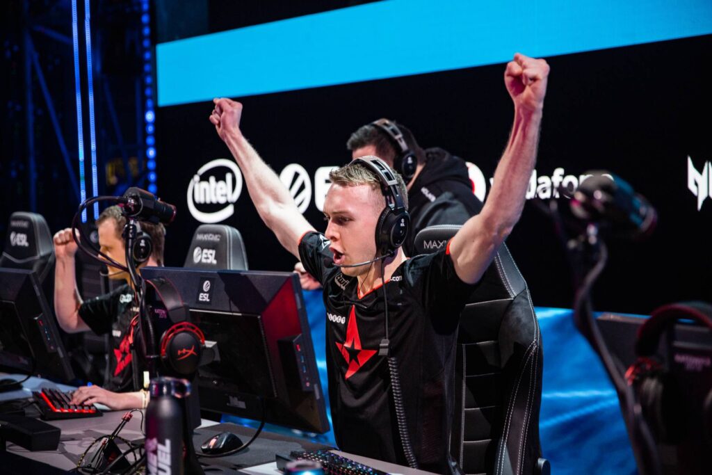 It’s a photo of the Counter-Strike esports player Lukas "gla1ve" Rossander - he competes at the tournament IEM Katowice Major 2019 as part of the team Astralis.