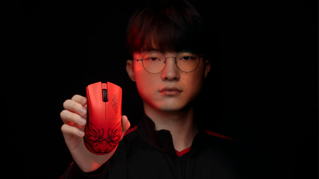 Faker holding his Razer DeathAdder V3 Pro Faker Edition gaming mouse