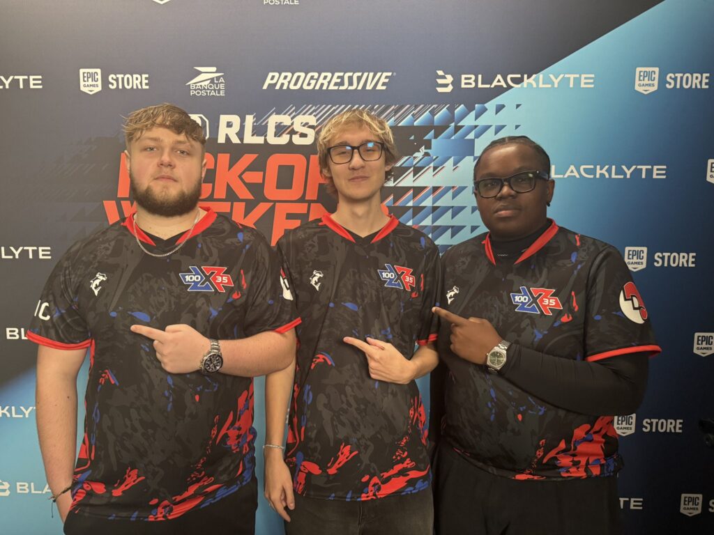 The photo features Rocket League players from the team 100X35 Esports during the tournament Kick-Off Weekend RLCS 2026.