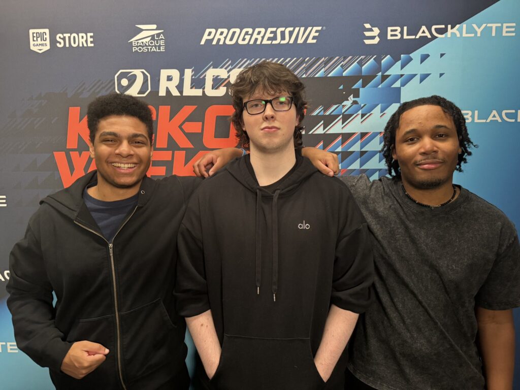 The photo features Rocket League players from the team [REDACTED] during the esports tournament Kick-Off Weekend RLCS 2026.